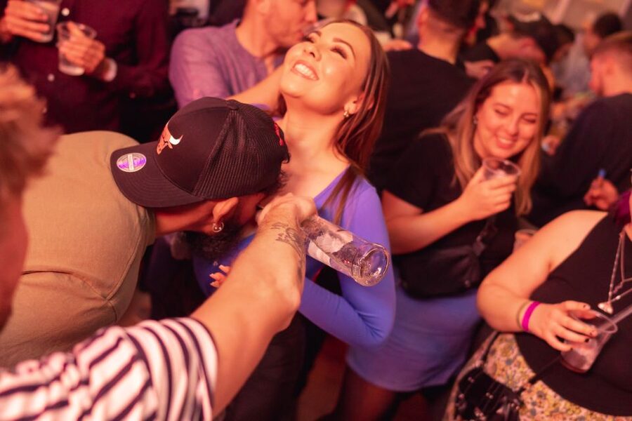 Krakow: Pub Crawl with 1 Hour of Unlimited Alcoholic Drinks - The late club finish around 3 AM