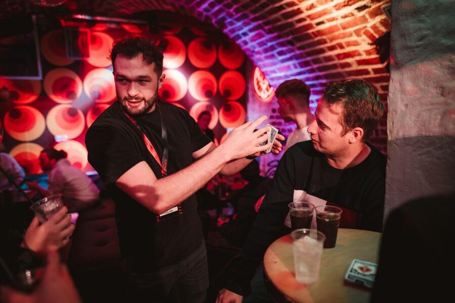 Krakow: Pub Crawl with 1 Hour of Unlimited Alcoholic Drinks - The opening power hour