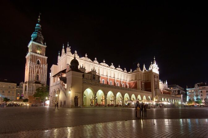 Krakow Pub Crawl with Free Alcohol & Karoake +4 Clubs/Bars - Karaoke gives the crawl a social turning point