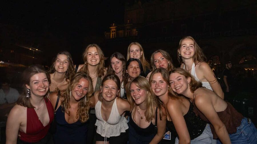 Krakow: Pub Crawl with Shots, Drinks & Skip-the-Line Entry - Short walks, welcome shots, and changing venues