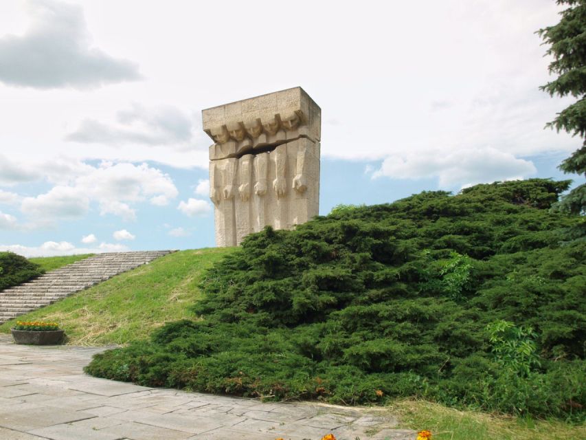 Krakow: River Cruise & Guided Visit to Former Plaszow Camp - How much walking should you expect?