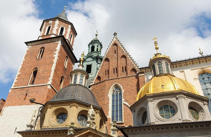 Krakow's Essential Tour of the Old Town and Wawel Castle - A smart route from the trumpet tower to the royal hill