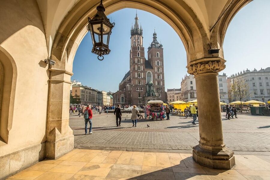 Krakow's Rynek Underground Museum Tour with Ticket and Guide - Why the guide matters here