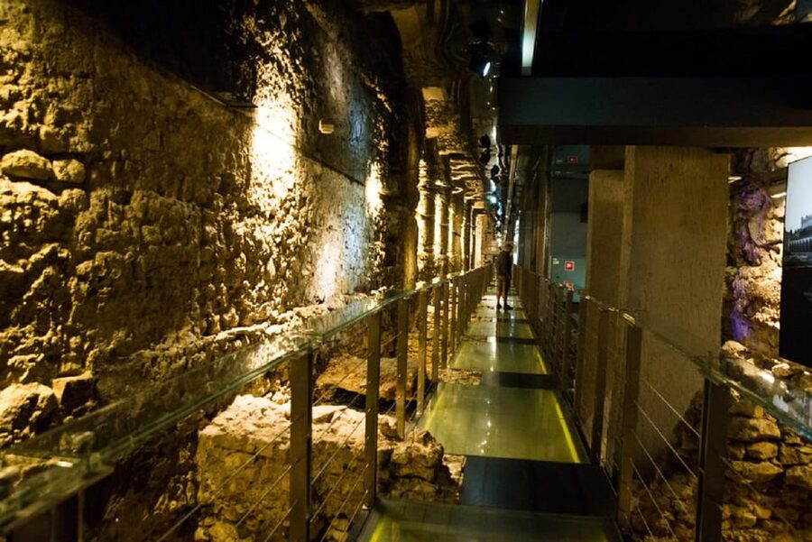 Krakow's Rynek Underground Museum Tour with Ticket and Guide - The medieval market under your feet
