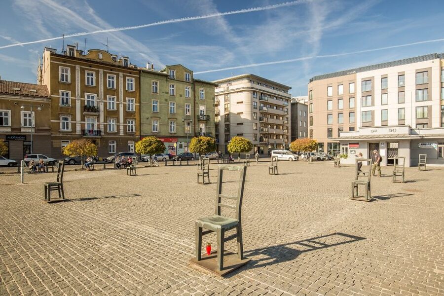 Krakow: Schindler's Factory and Jewish Ghetto Guided Tour - How much guidance adds to the experience