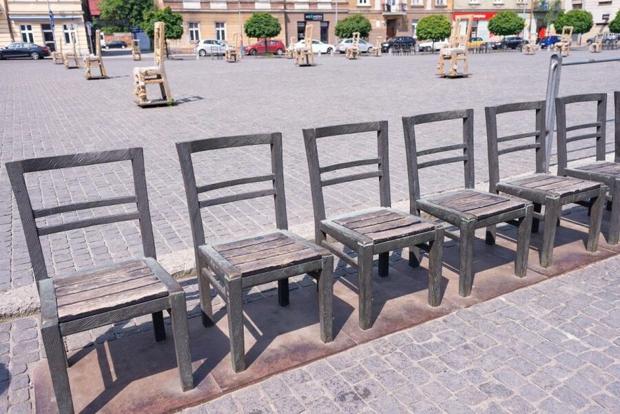Krakow: Schindler's Factory & Ghetto Guided Tour - Oskar Schindler in the wider wartime story