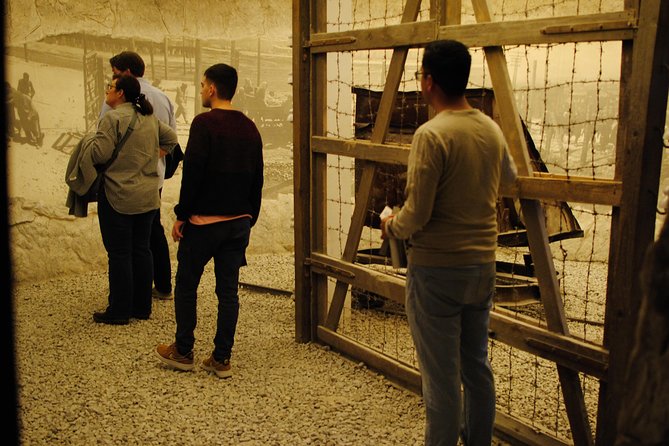Krakow Schindler's Factory Museum Guided Tour in English - Meeting the guide at Lipowa 4