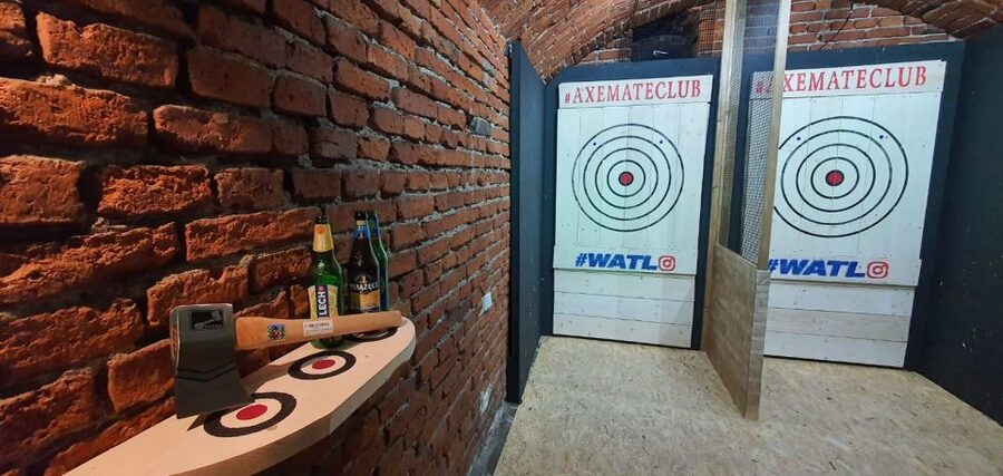 Kraków: Shurikens, Kunais, Knives, Tomahawks, Axes, Shooting - Starting with axes at a real throwing club