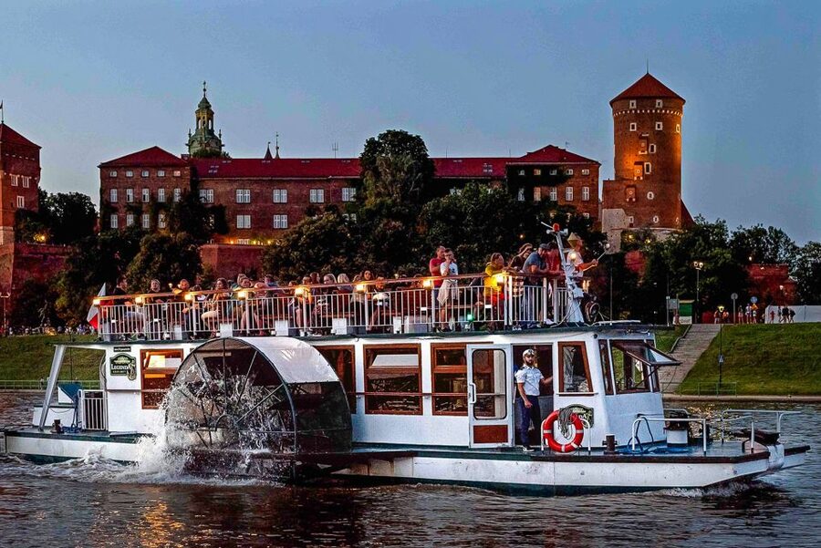 Krakow: Sightseeing Cruise by Vistula River - Wawel Royal Castle from the Vistula