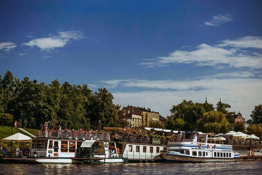 Krakow: Sightseeing Cruise by Vistula River - Audio commentary, music, and the onboard atmosphere