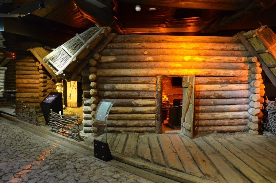 Krakow: Skip the Line Underground Museum and Old Town - Why the private format changes the museum visit