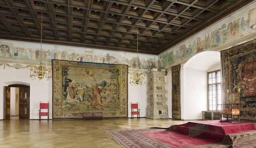 Krakow: Skip-the-Line Wawel Castle and Hill Guided Tour - Key points about the Wawel Castle tour