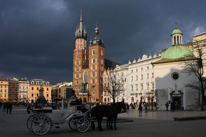 Krakow Skip The Line Wawel Castle & Old Town Guided Tour - Key points at a glance