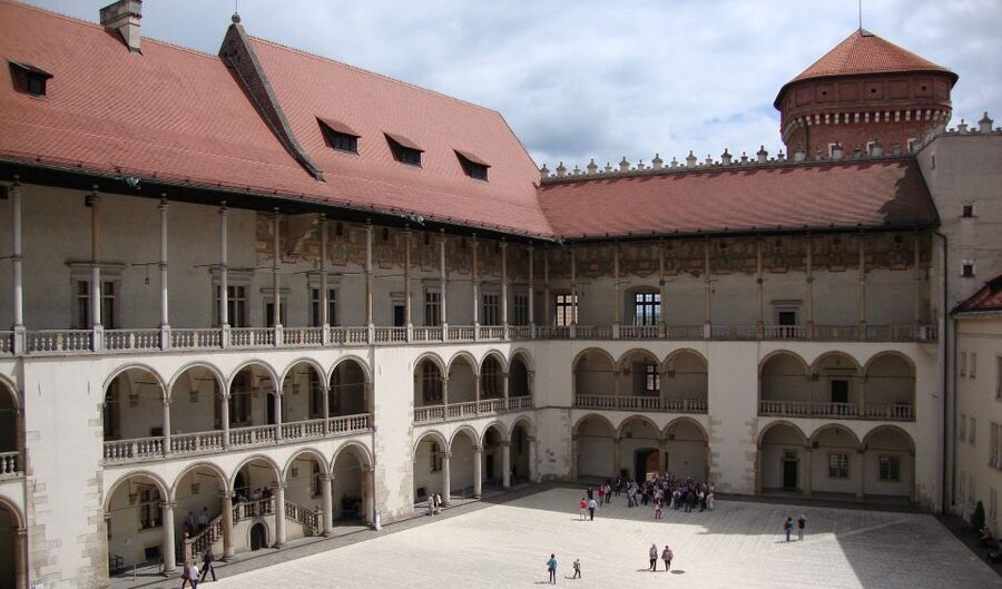 Krakow: Skip-the-Line Wawel Castle & Old Town Guided Tour - Cloth Hall and the Commercial Side of Krakow