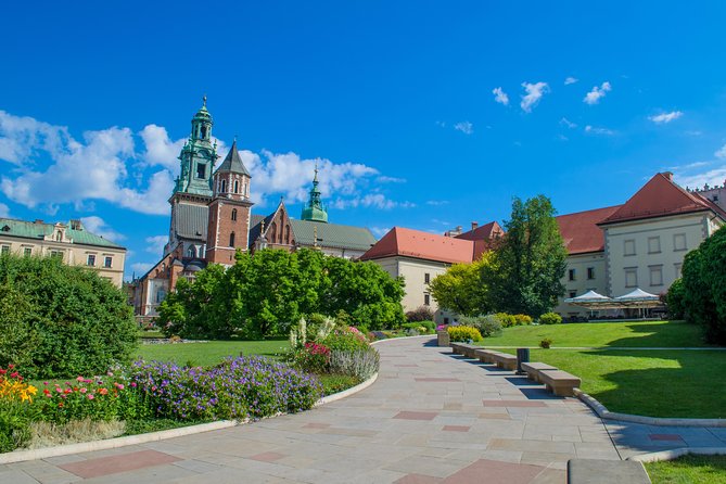 Krakow: Skip-the-Line Wawel Castle & Old Town Guided Tour - Inside the State Rooms: The Tour’s Main Payoff