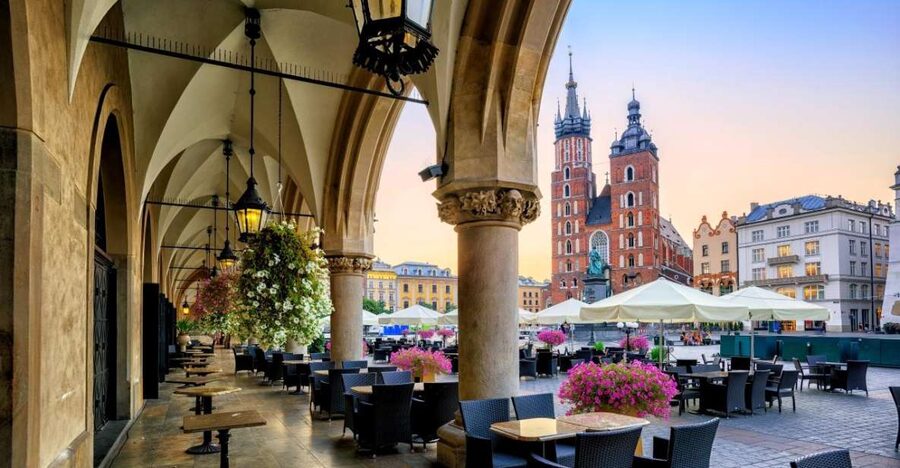 Krakow: St. Mary's Church and Rynek Underground Museum Tour - Starting at St. Mary Magdalene Square