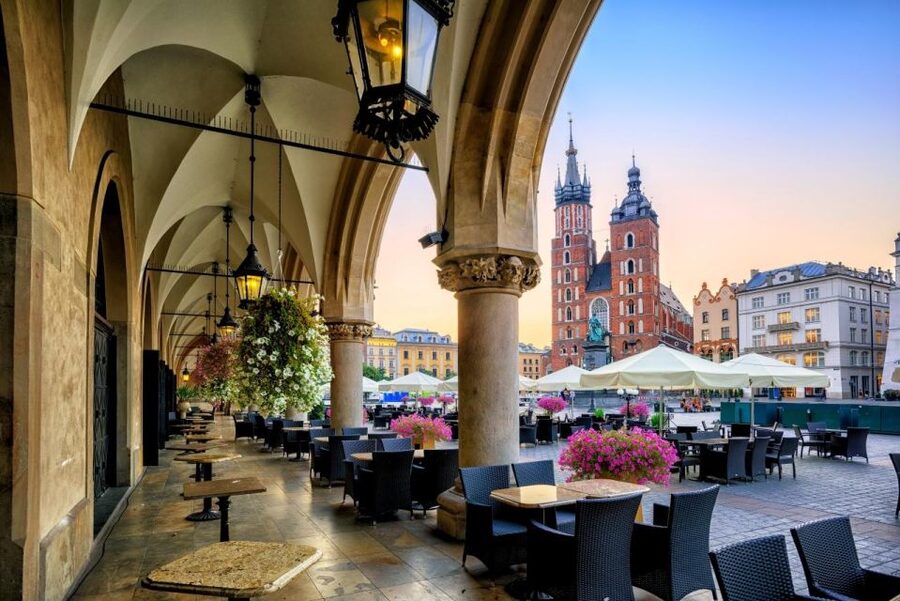 Krakow: St. Mary's Church and Rynek Underground Museum Tour - Stories from Krakow’s Main Square