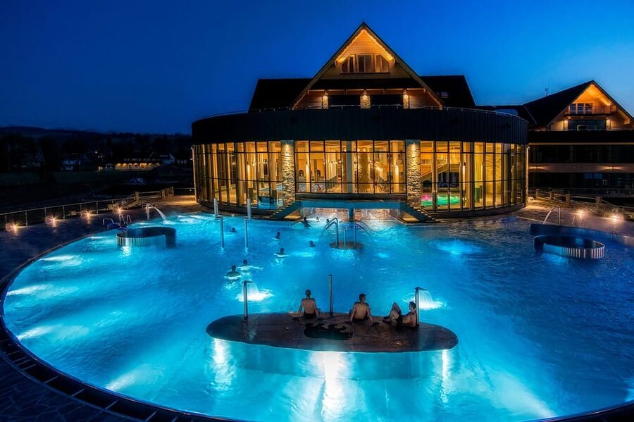 Krakow: Thermal Baths Evening Experience - Chocholow Thermal Baths: a lively evening in hot water