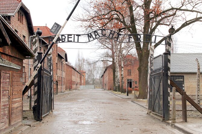 Krakow to Auschwitz-Birkenau: Private Round-Trip Experience - Arriving at Auschwitz I