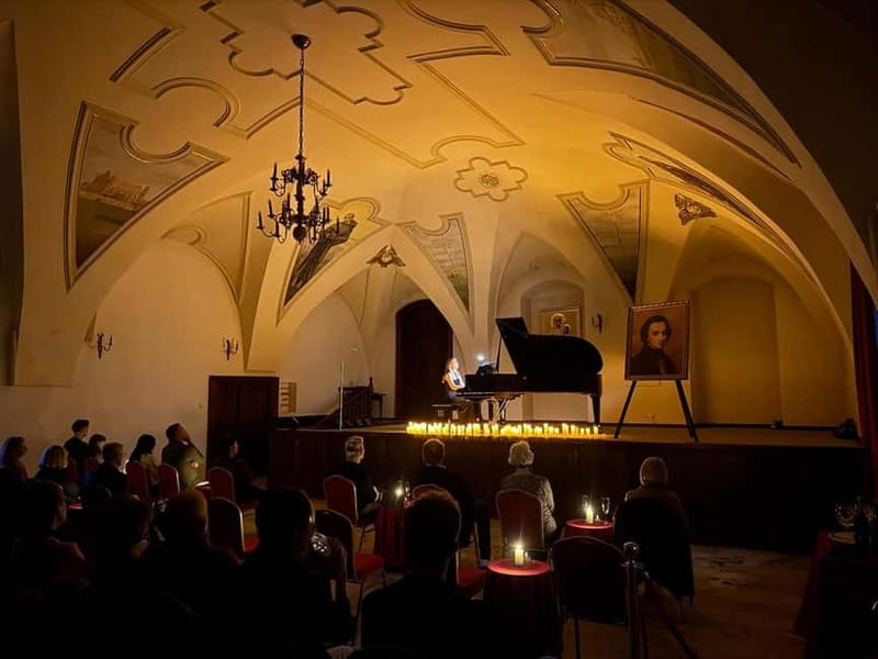 Kraków: VIP Candlelight Concert The Music of Fryderyk Chopin - The opening introduction and pianist
