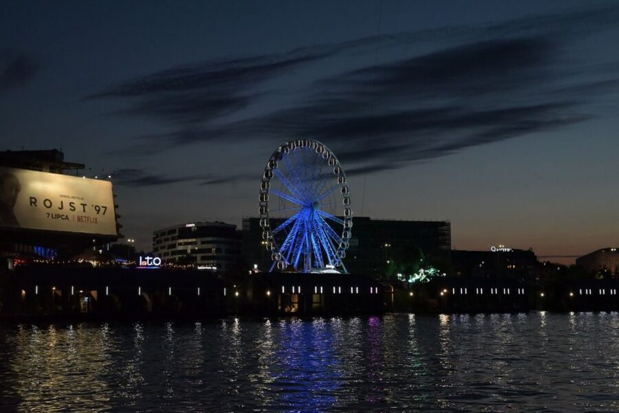 Krakow: Vistula Night Cruise by Gondola w/ Audio Commentary - What the night lighting adds