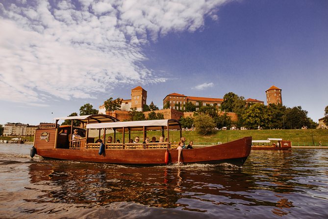 Krakow Vistula River 1 Hour Sightseeing Cruise - Bridges, museums, and the Vistula wave