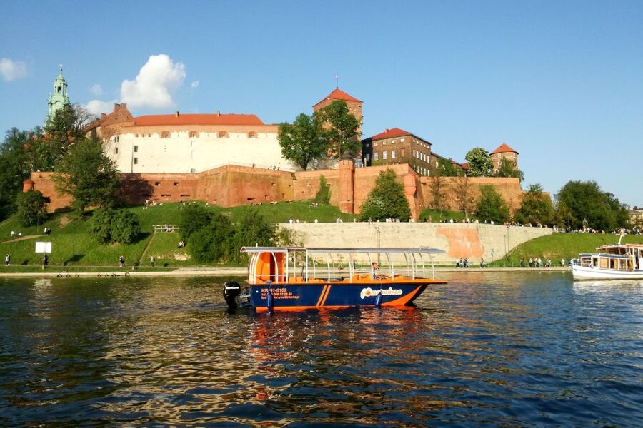 Krakow: Vistula River Cruise with Historical Views - How the commentary affects the experience