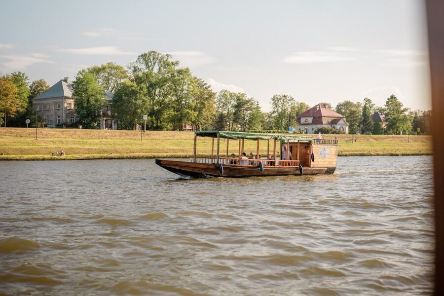 Krakow: Vistula River Sightseeing Cruise ️ - Boats, seating, and the pace of the ride