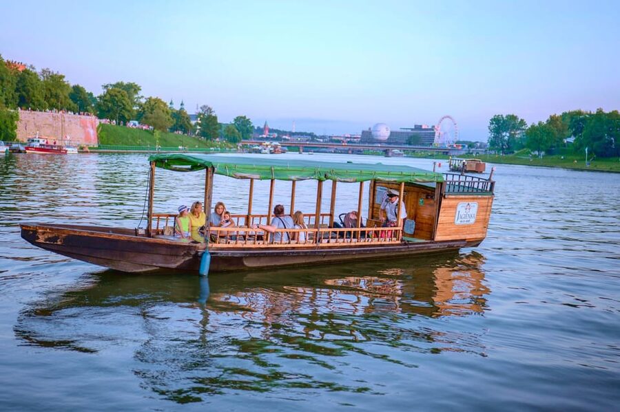 Krakow: Vistula River Sightseeing Cruise ️ - Rain or shine on the Vistula
