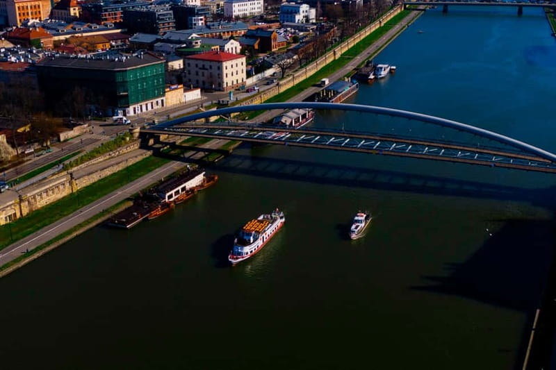 Krakow: Vistula River Sightseeing Cruise with Audio Guide - The balloon, bridges, and Kazimierz
