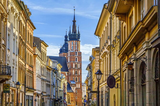 Krakow Walking Tour with Audioguide on Your Smartphone - St. Mary’s Basilica and the sound of the bugle