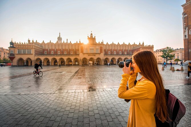 Krakow Walking Tour with Audioguide on Your Smartphone - Okraglak, street food, and everyday Kazimierz