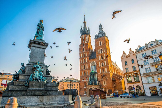 Krakow Walking Tour with Audioguide on Your Smartphone - Florianska Street and the Main Market Square
