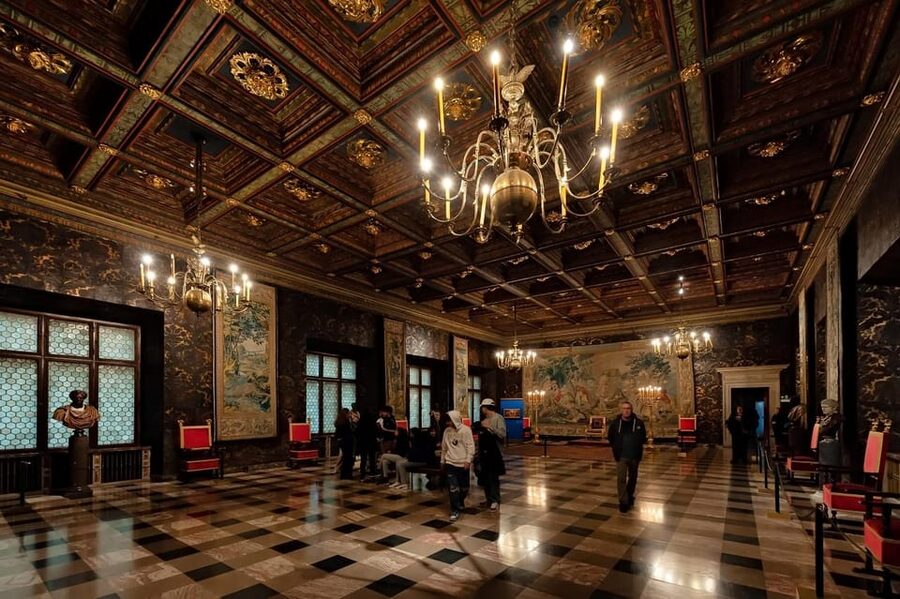 Krakow: Wawel Castle and Cathedral Guided Tour - Why Wawel Castle matters in Krakow