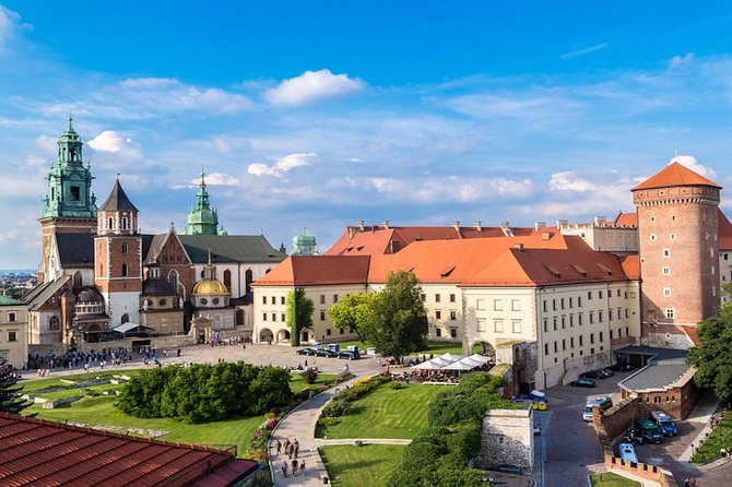 Krakow: Wawel Castle & Cathedral Guided Tour - The castle interiors: royal rooms with real character