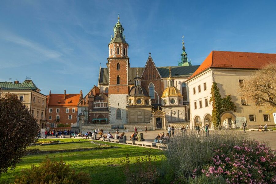 Krakow: Wawel Castle, Cathedral, Rynek Underground & Lunch - Renaissance rooms, Flemish tapestries, and eastern treasures