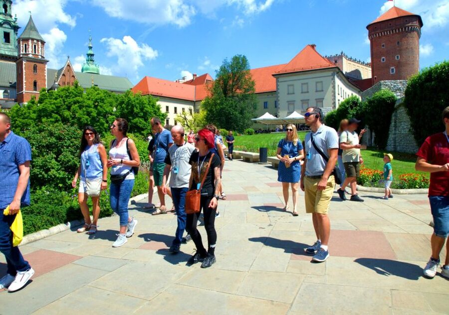 Krakow: Wawel Castle Guided Tour with Entry Tickets - Key points at a glance