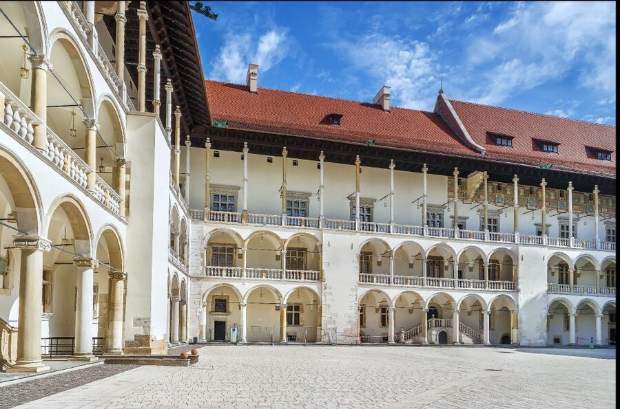 Krakow: Wawel Castle Guided Tour with Entry Tickets - What the guide adds in one hour