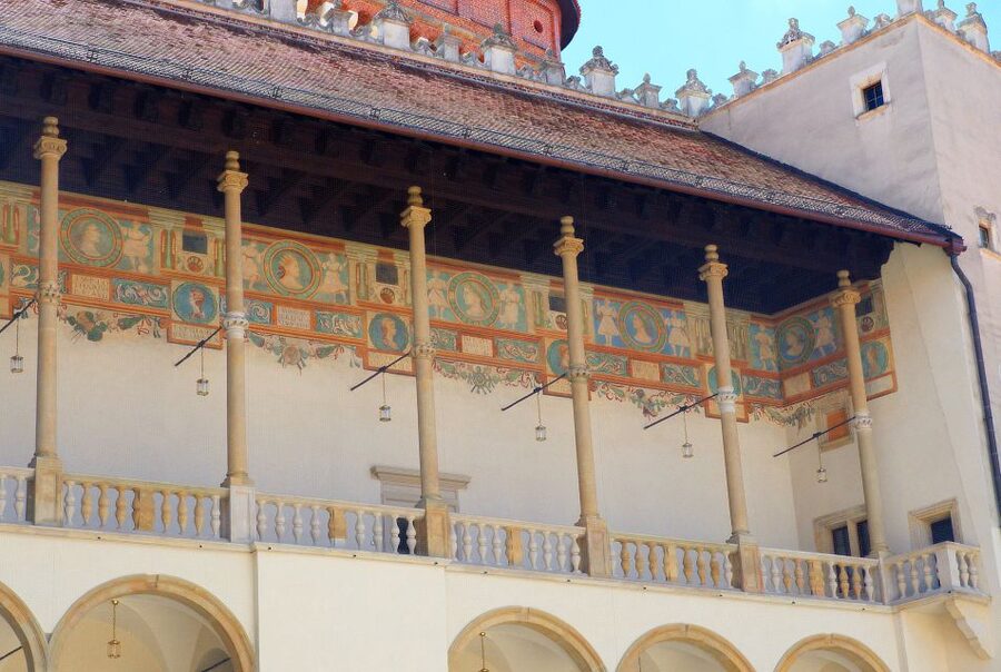 Krakow: Wawel Castle Guided Tour with Entry Tickets - Who should book this experience?