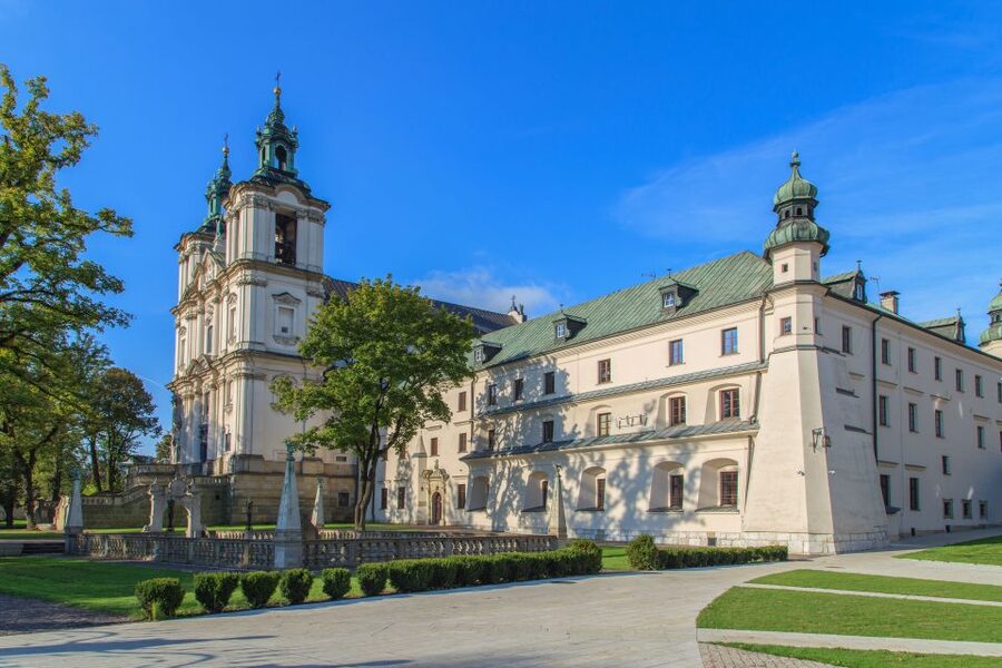 Krakow: Wawel Hill Audioguide Tour - What you learn about the Crown Treasury and Armory