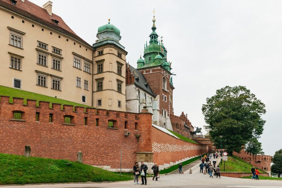 Krakow: Wawel Royal Hill with Optional Castle and Cathedral - Why Wawel Hill deserves your first afternoon in Krakow