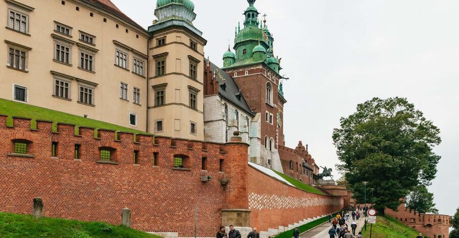 Krakow: Wawel Royal Hill with Optional Castle and Cathedral - The medieval courtyard and Austrian Hospital views