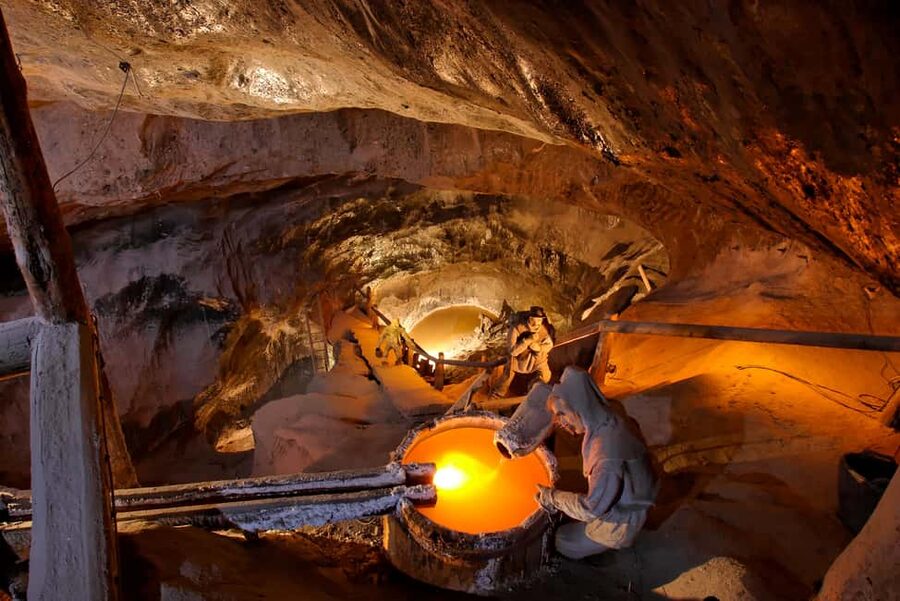 Krakow: Wieliczka Salt Mine Guided Tour with Transport - What the 2.5-hour mine route is like