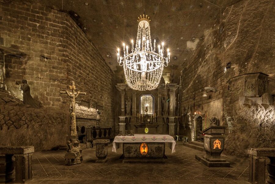 Krakow: Wieliczka Salt Mine Tour with Private Transfers - The chapels, sculptures, and underground halls
