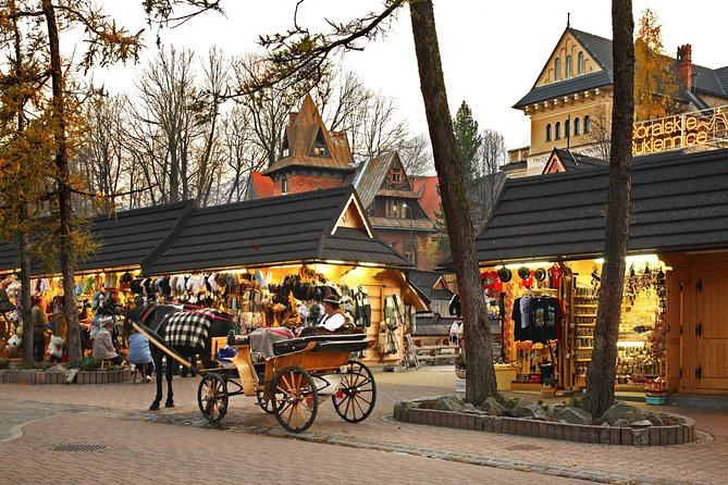 Krakow–Zakopane: Cable Car, Chocholow Baths, Cheese & Vodka - Two hours on Krupówki Street
