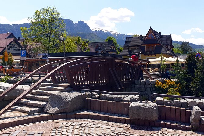 Krakow - Zakopane: Funicular, Cheese and Highland Highlights - Jaszczurówka and the Zakopane style