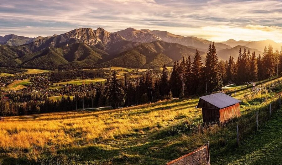 Krakow: Zakopane, Thermal Springs, Cable Car, Local Tasting - Reaching Zakopane and Krupówki Street
