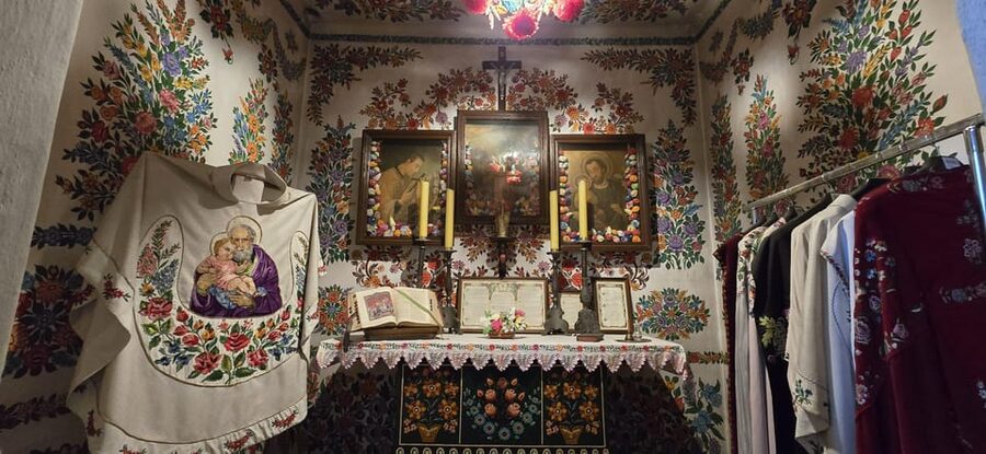 Krakow: Zalipie Village Tour - The House of the Female Painters