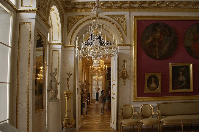 Lazienki Park + Museum of King Jan III's Palace at Wilanow:Small group /Pick-up/ - Hotel pickup makes the half-day plan easy