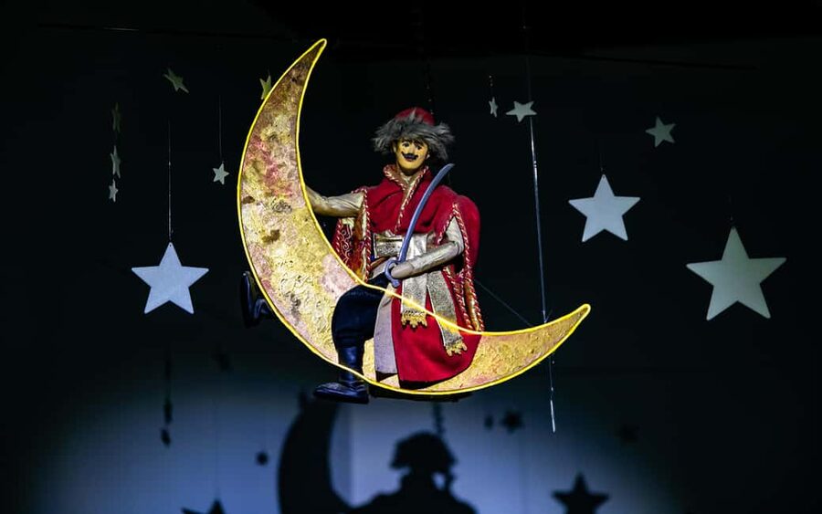 Legends of Cracow ROBOTIC SHOW - Lajkonik and the legends that make Krakow feel local